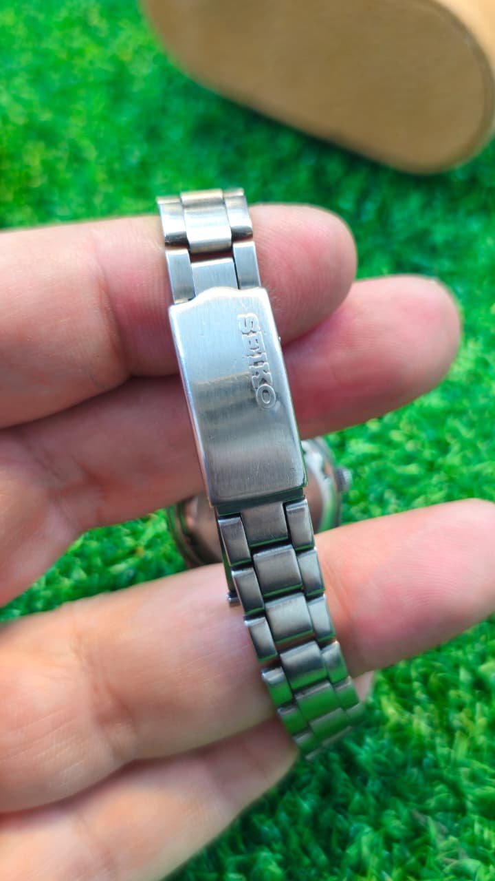 WhatsApp Image 2026-01-26 at 6.09.39 PM Vintage 1970s Seiko 5 Automatic 4206 caliber 17-jewels japan made Ladies watch (Used) - Image 3