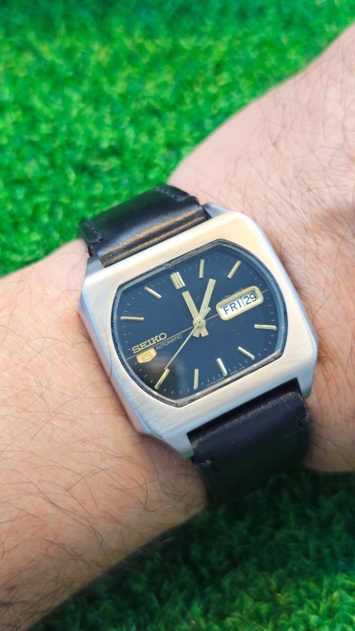 WhatsApp Image 2026-01-26 at 7.13.58 PM (1) Vintage 1960s Seiko 5 Automatic 6309 caliber 21-jewels TV dial Japan Made Men's watch (Used) - Image 2