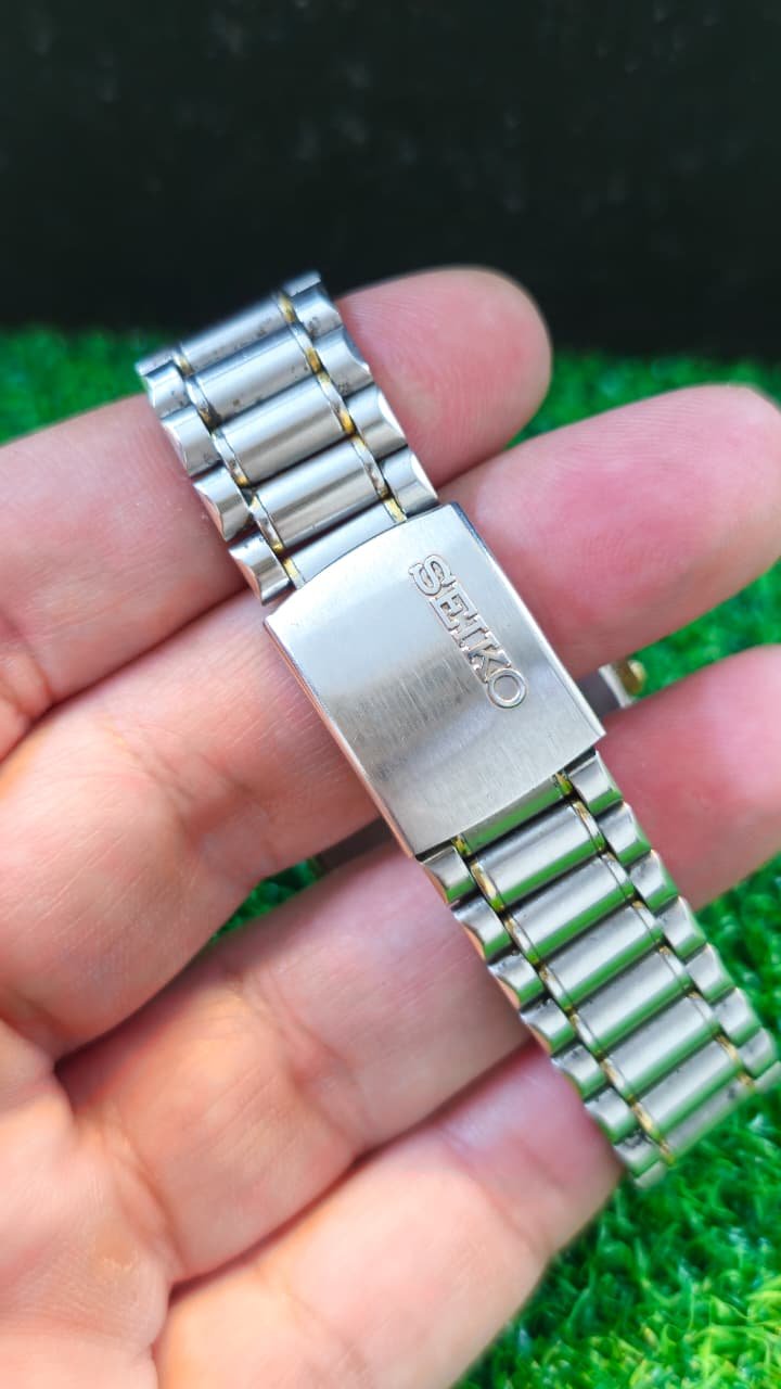 WhatsApp Image 2026-01-30 at 1.01.34 PM Vintage 1980s Seiko Spirit Roman numerals (JDM) Quartz movement Japan made Ladies watch (Used) - Image 3