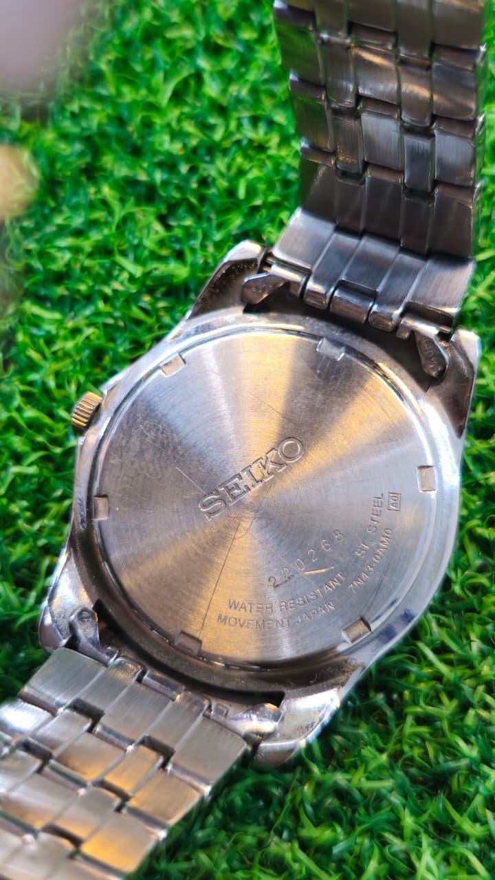 WhatsApp Image 2026-01-30 at 1.16.25 PM (1) Vintage Seiko Quartz movement Japan made Men's watch (Used) - Image 4