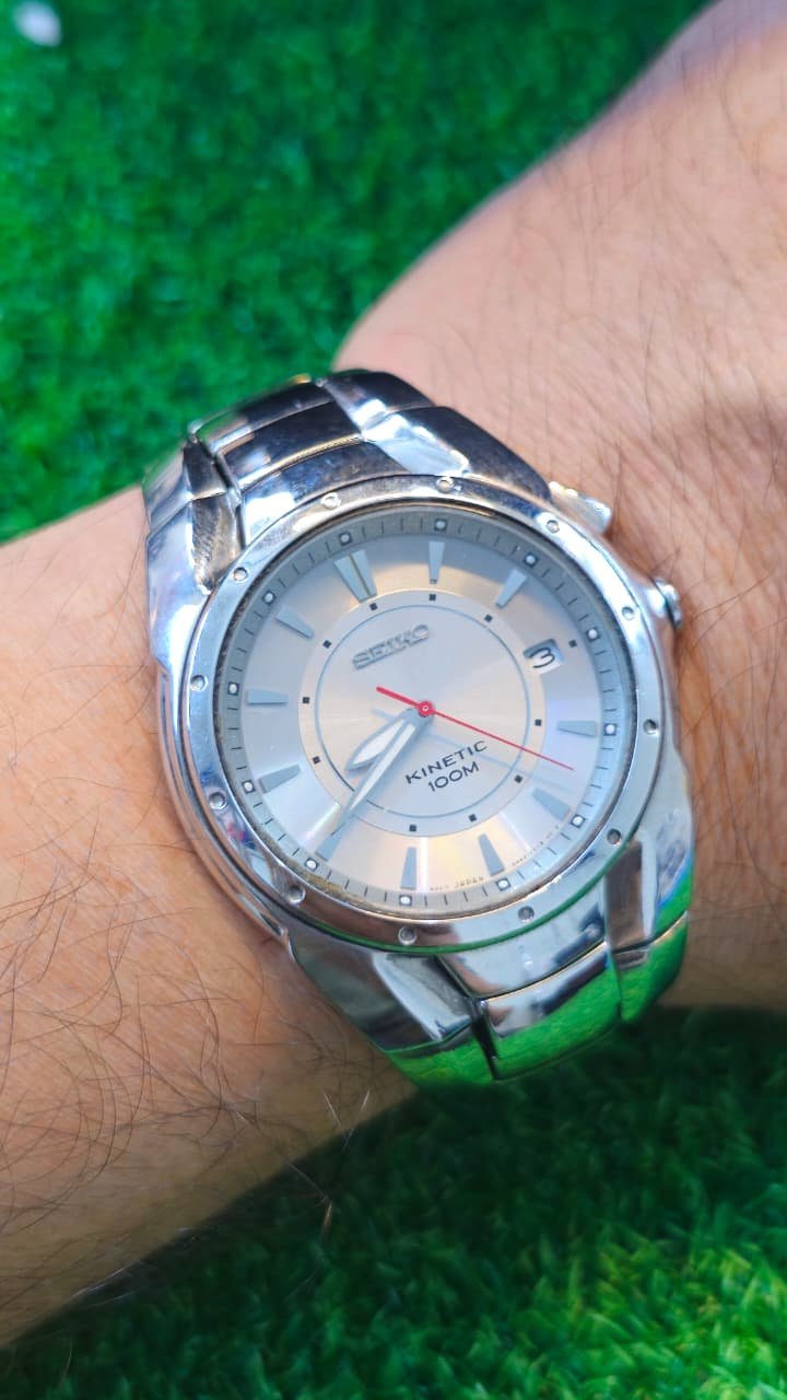 WhatsApp Image 2026-01-30 at 1.21.28 PM Seiko Kinetic 100M Quartz movement Japan made Men's watch (Used) - Image 2