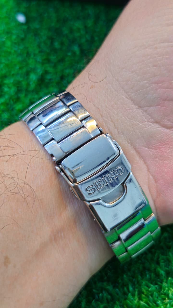 WhatsApp Image 2026-01-30 at 1.21.29 PM Seiko Kinetic 100M Quartz movement Japan made Men's watch (Used) - Image 3