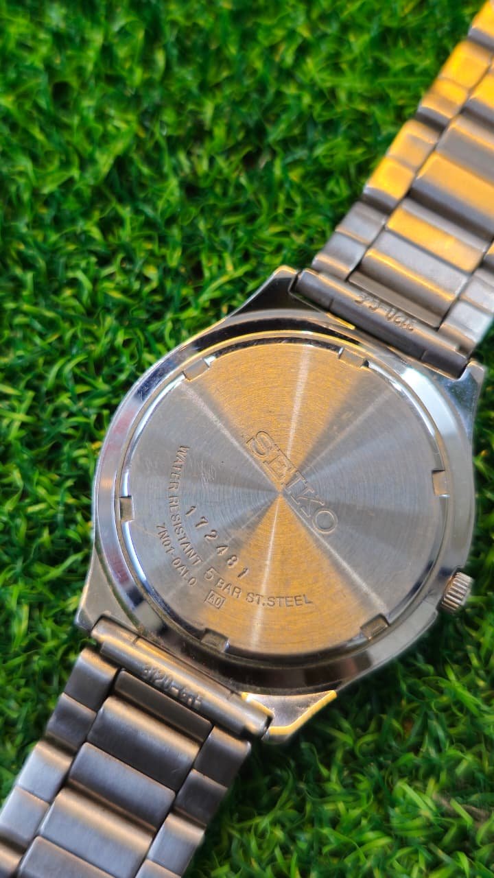 WhatsApp Image 2026-01-30 at 1.24.07 PM Seiko Quartz 50 M Water-resistant Japan made Unisex Watch (Used) - Image 4