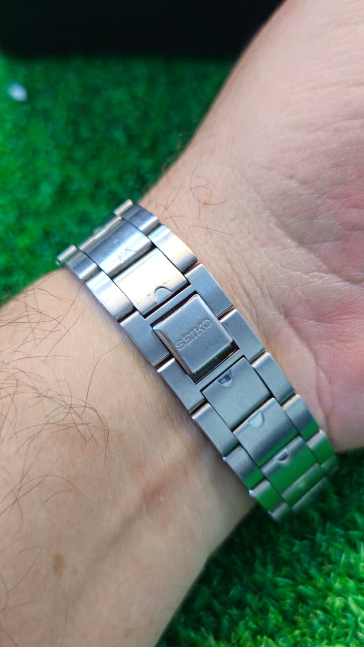 WhatsApp Image 2026-01-30 at 1.24.08 PM Seiko Quartz 50 M Water-resistant Japan made Unisex Watch (Used) - Image 3