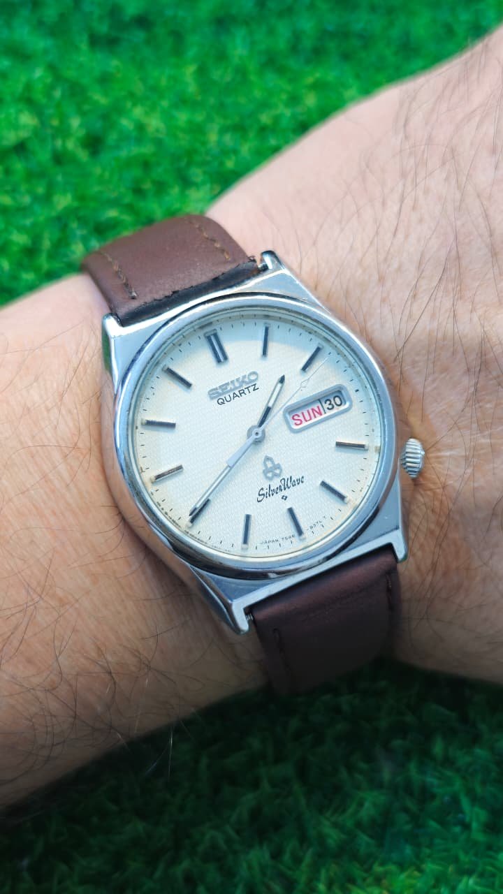 WhatsApp Image 2026-01-30 at 11.15.00 AM Vintage 1980s Seiko Silver Wave JDM Quartz Movement Japan made Men's watch (Used) - Image 2