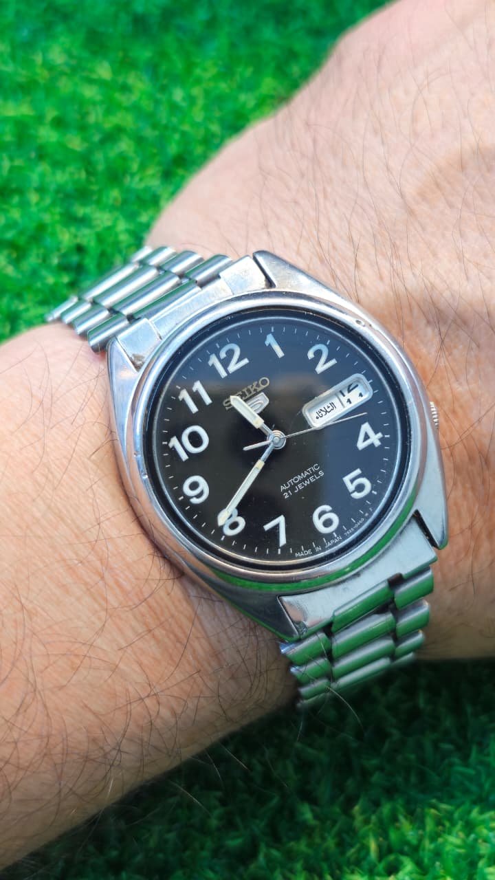 WhatsApp Image 2026-01-31 at 11.35.39 AM (1) Vintage Seiko 5 Automatic 7s26 caliber 21-jewels Black Numerical Dial Japan made Men's watch (Used) - Image 2