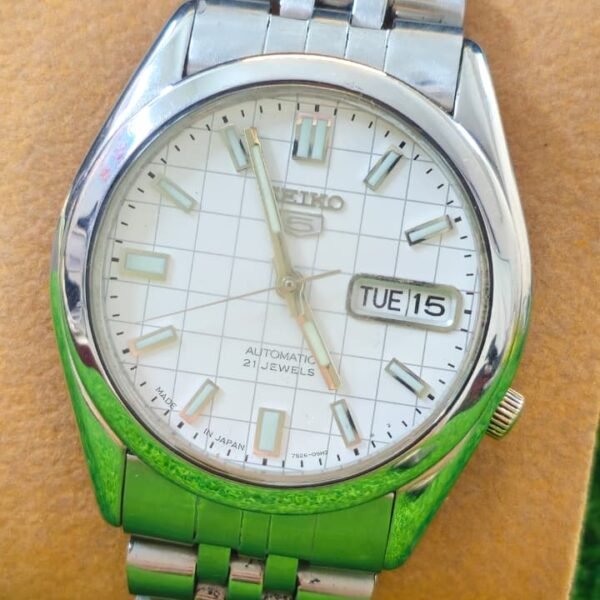 Vintage Seiko 5 Automatic 7s26 caliber 21-jewels White Dial Japan made Men's watch (Used)