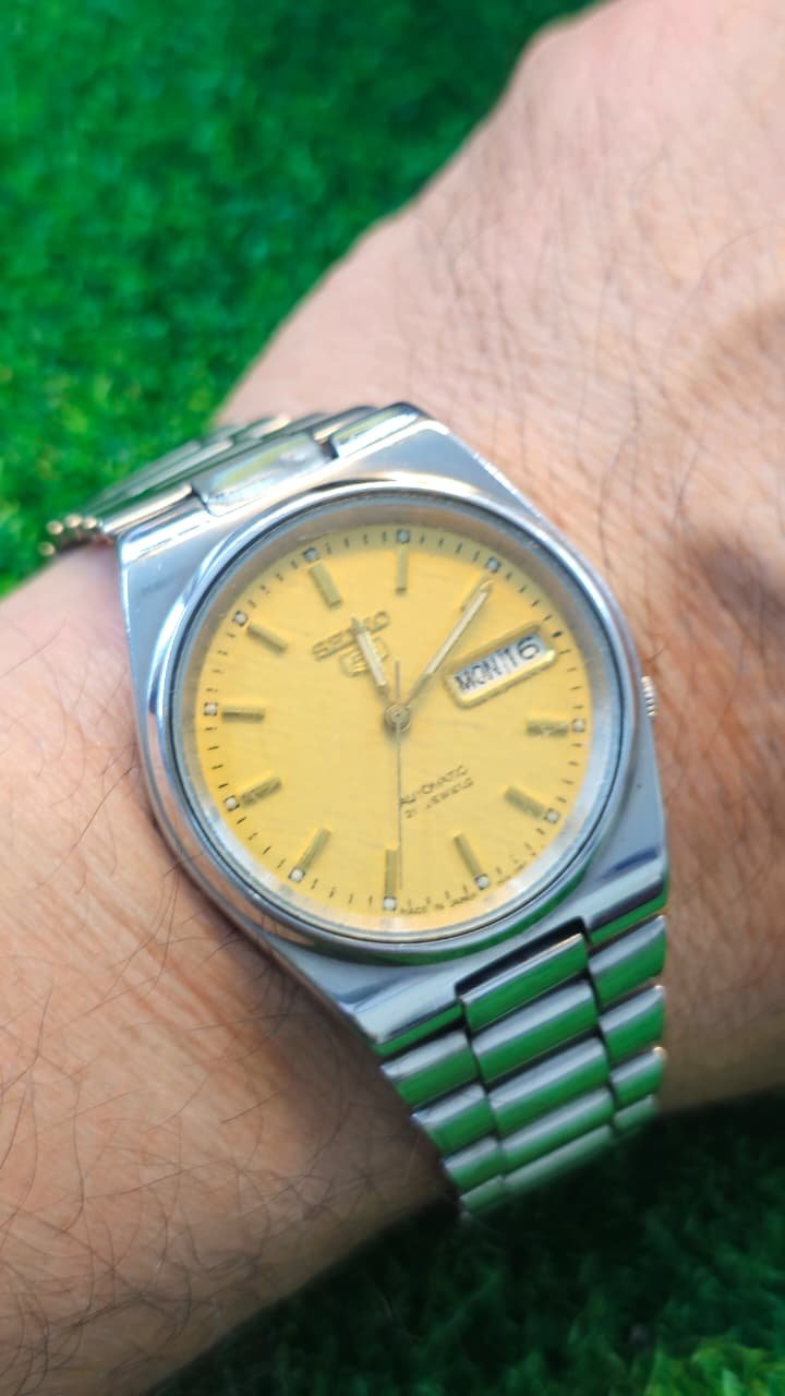 WhatsApp Image 2026-01-31 at 12.02.31 PM Vintage Seiko 5 Automatic 7s26 caliber 21-jewels Golden Dial Japan made Men's watch (Used) - Image 2