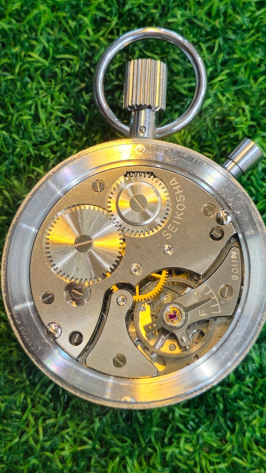 WhatsApp Image 2026-02-03 at 10.49.41 AM vintage 1970s Seiko Mechanical Stopwatch, specifically Model 88-5110-T Japan made (Used) - Image 3