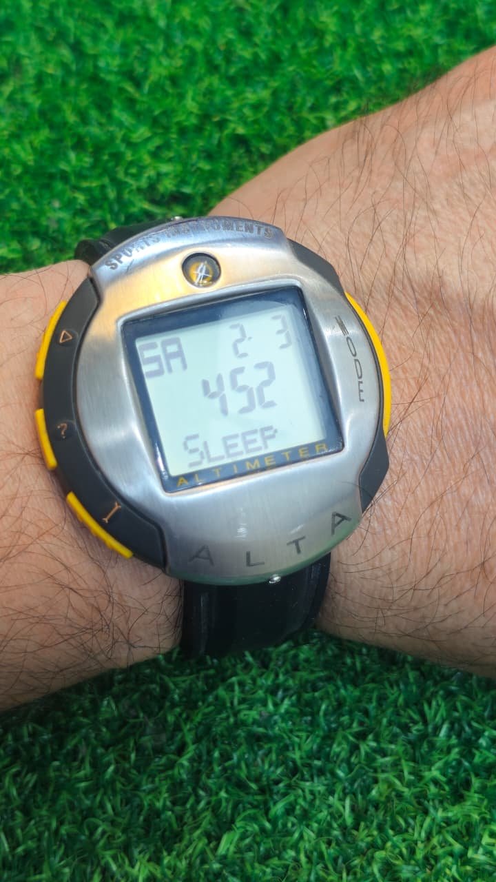 WhatsApp Image 2026-02-03 at 5.07.41 PM Vintage Freestyle ALTA Sports Altimeter watch (Used) - Image 2