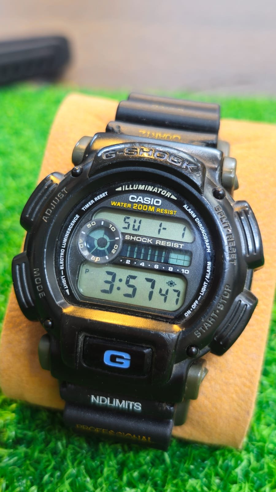 WhatsApp Image 2026-02-04 at 2.21.58 PM Vintage Casio G-Shock, DW-9000 Japanese Quartz movement watch (Used) - Image 1