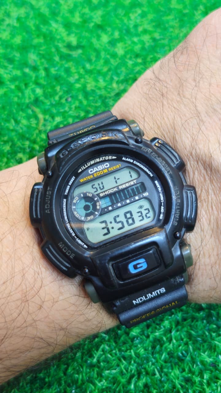 WhatsApp Image 2026-02-04 at 2.22.01 PM Vintage Casio G-Shock, DW-9000 Japanese Quartz movement watch (Used) - Image 2
