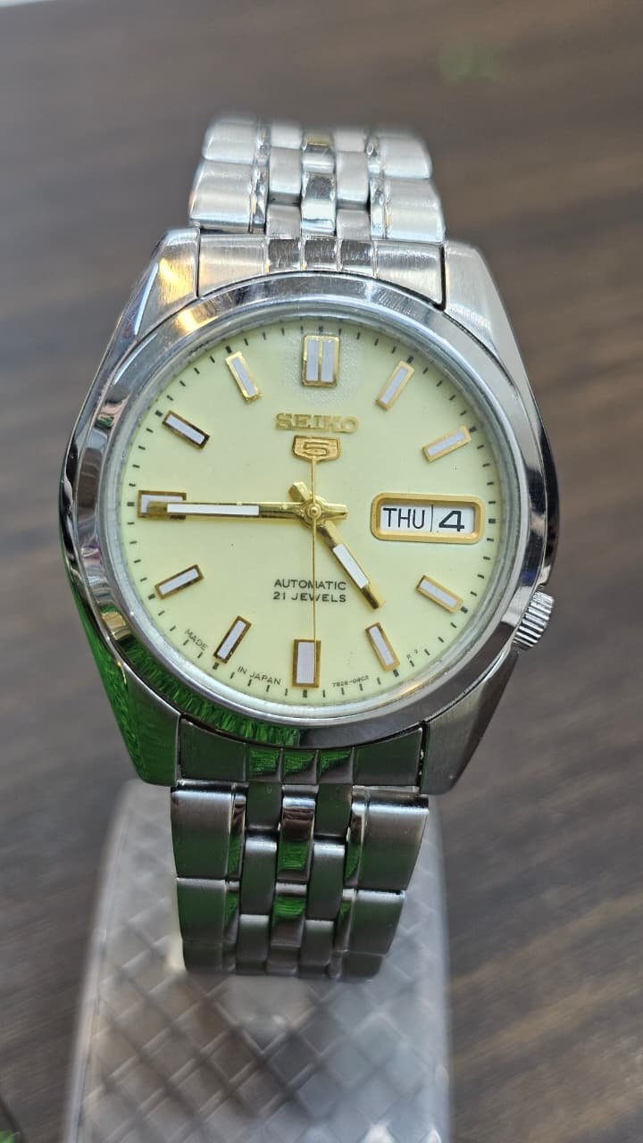 WhatsApp Image 2026-02-13 at 12.01.22 PM (3) Vintage Seiko 5 Automatic 7s26 caliber 21-jewels Radium Dial Japan made Men’s watch (Used) - Image 1