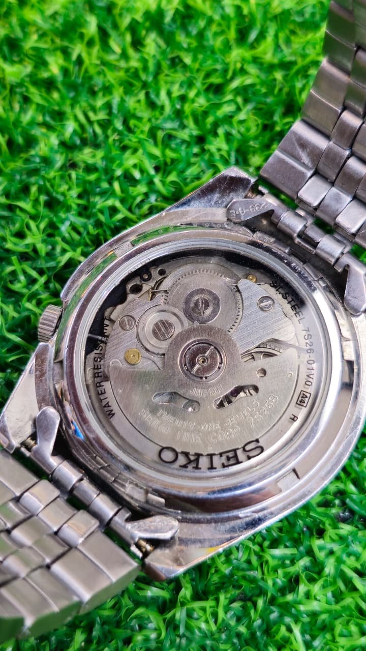WhatsApp Image 2026-02-13 at 12.01.22 PM (4) Vintage Seiko 5 Automatic 7s26 caliber 21-jewels Radium Dial Japan made Men’s watch (Used) - Image 4