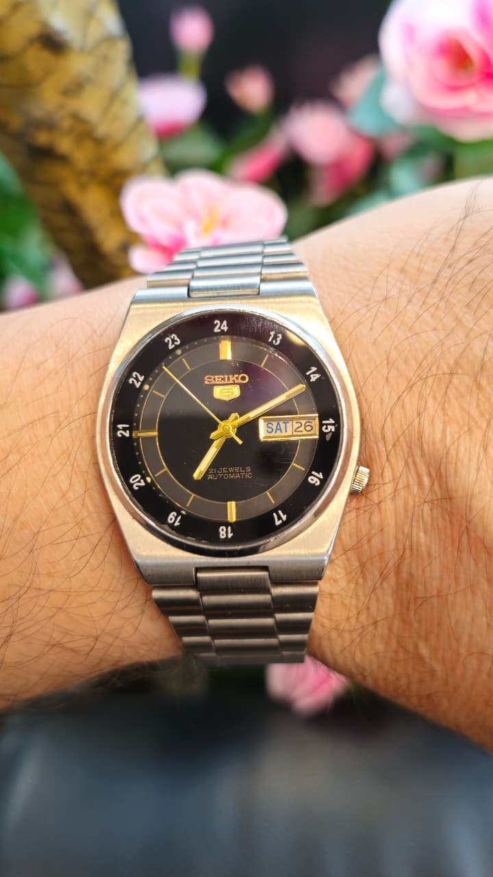 WhatsApp Image 2026-02-24 at 3.20.47 PM (2) Vintage Seiko 5 "Railway Time" Automatic 21-Jewels Japan made Men's watch (Used) - Image 2