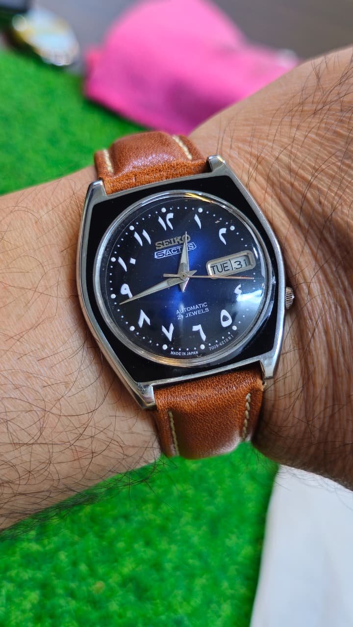 WhatsApp Image 2026-04-14 at 4.11.11 PM (1) Vintage Seiko 5 Actus Automatic 7009 caliber 21-jewels Blue Arabic Dial Japan made Men’s watch (Used) - Image 2