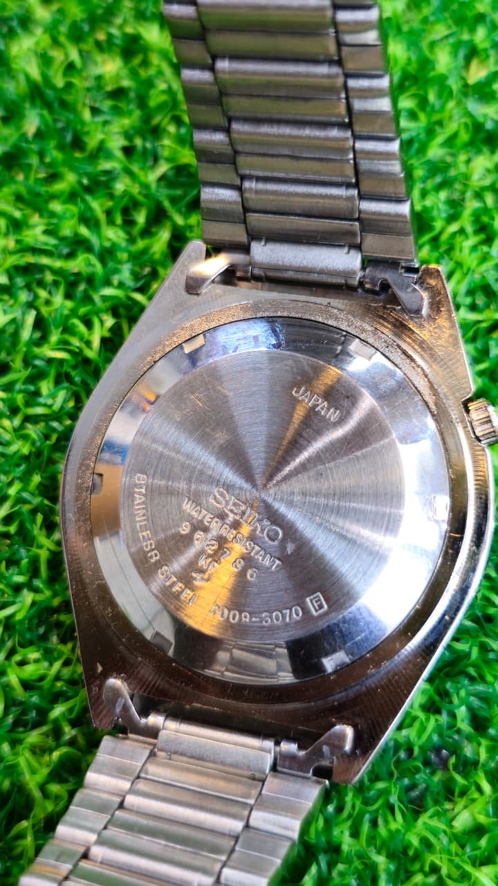 WhatsApp Image 2026-04-14 at 4.13.01 PM (1) Vintage Seiko 5 Automatic 7009 caliber 21-jewels Black Dial Japan made Men’s watch (Used) - Image 4