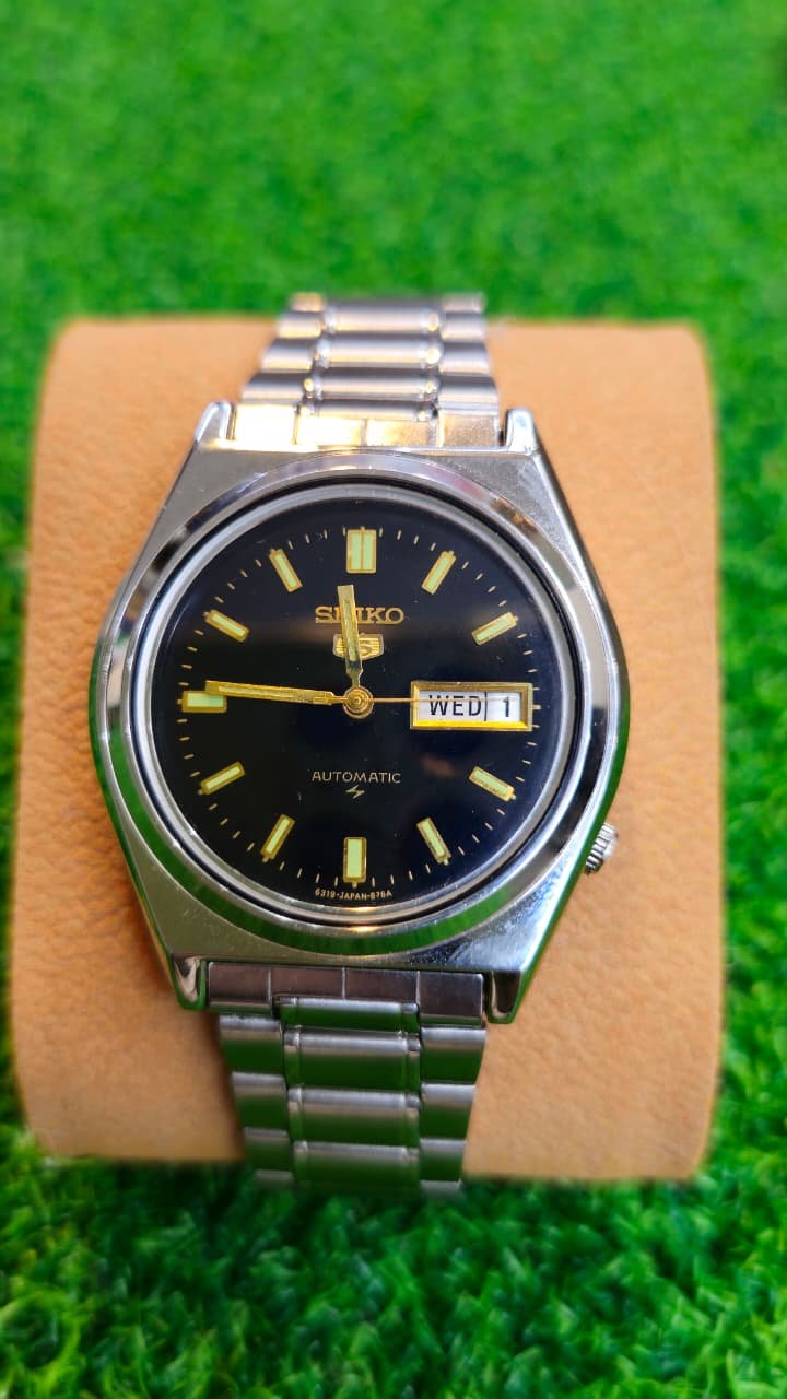 WhatsApp Image 2026-04-14 at 4.13.01 PM Vintage Seiko 5 Automatic 7009 caliber 21-jewels Black Dial Japan made Men’s watch (Used) - Image 1