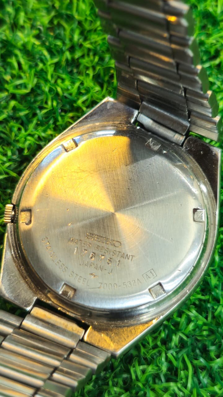 WhatsApp Image 2026-04-14 at 4.20.13 PM (1) Vintage Seiko 5 Automatic 7009 caliber 21-jewels Blue Dial Japan made Men’s watch (Used) - Image 4