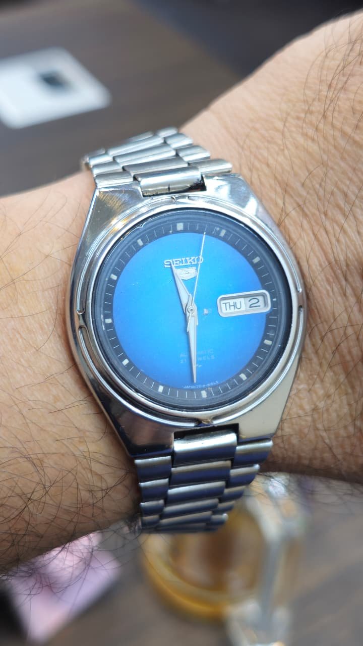 WhatsApp Image 2026-04-14 at 4.20.13 PM (2) Vintage Seiko 5 Automatic 7009 caliber 21-jewels Blue Dial Japan made Men’s watch (Used) - Image 2