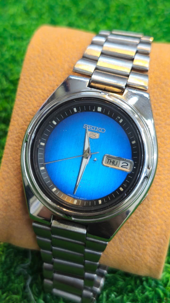 WhatsApp Image 2026-04-14 at 4.20.13 PM Vintage Seiko 5 Automatic 7009 caliber 21-jewels Blue Dial Japan made Men’s watch (Used) - Image 1