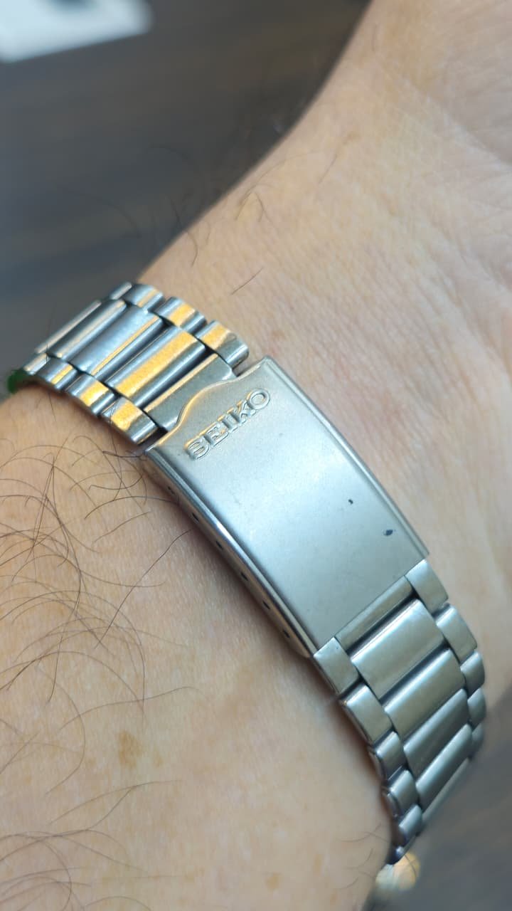 WhatsApp Image 2026-04-14 at 4.20.14 PM Vintage Seiko 5 Automatic 7009 caliber 21-jewels Blue Dial Japan made Men’s watch (Used) - Image 3