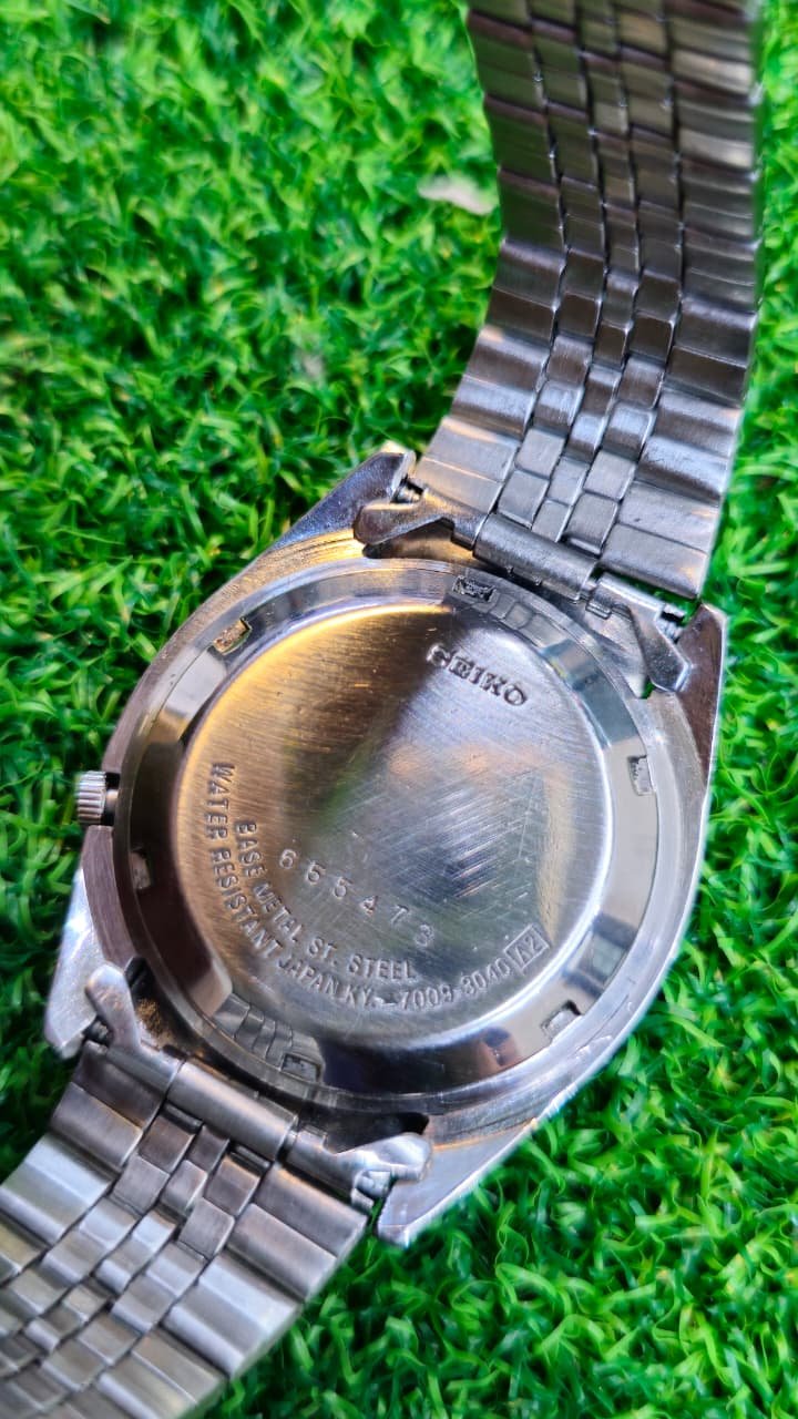 WhatsApp Image 2026-04-14 at 4.25.21 PM Vintage Seiko 5 Automatic 7009 caliber 21-jewels Silver Dial Japan made Men’s watch (Used) - Image 4