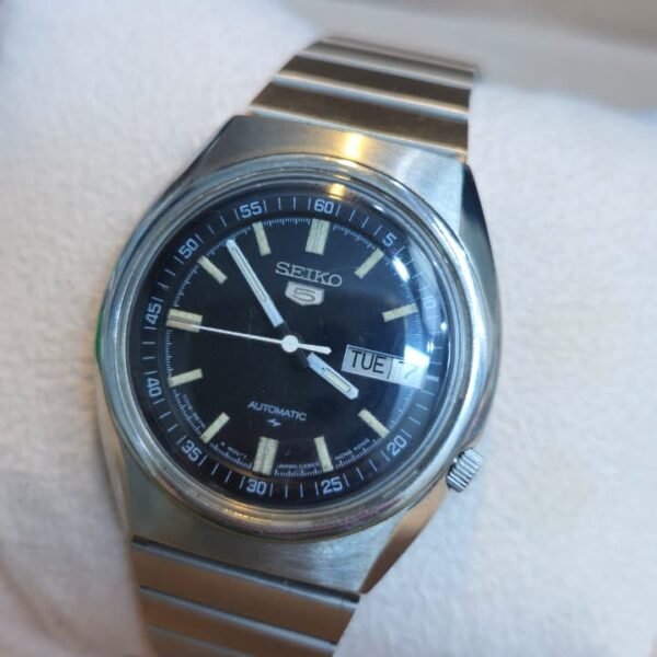 Vintage Seiko 5  Automatic 7009 caliber 21-jewels Square Dial Japan made Men’s watch (Used)