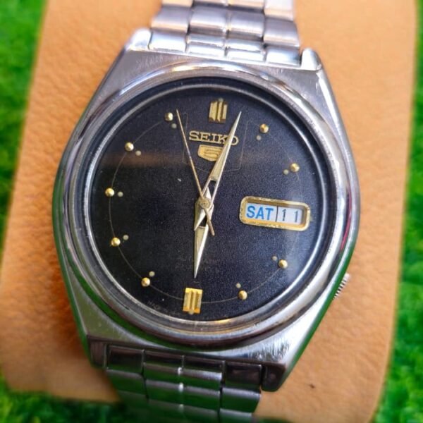 Vintage Seiko 5  Automatic 7009 caliber 21-jewels Black Dial Japan made Men’s watch (Used)