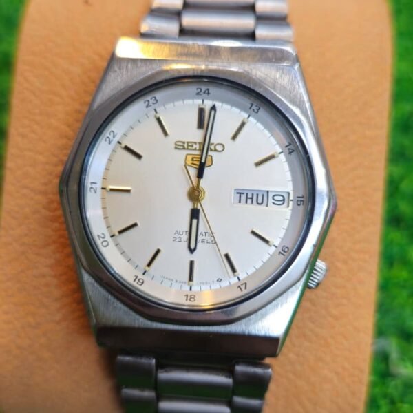 Vintage Seiko 5  Automatic 6349 caliber 23-jewels White Dial Japan made Unisex watch (Used)