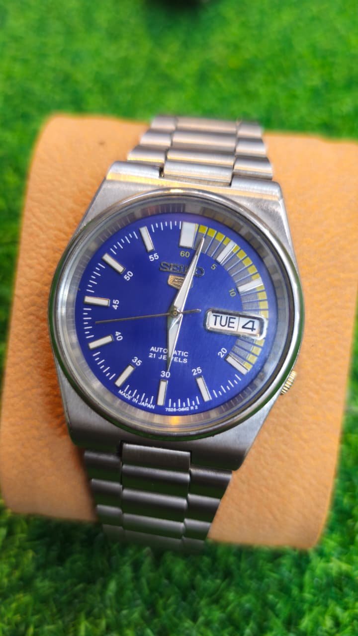 WhatsApp Image 2026-04-16 at 4.44.22 PM Vintage Seiko 5 Automatic 7s26 caliber 21-jewels Blue Racer Dial Japan made Men’s watch (Used) - Image 1