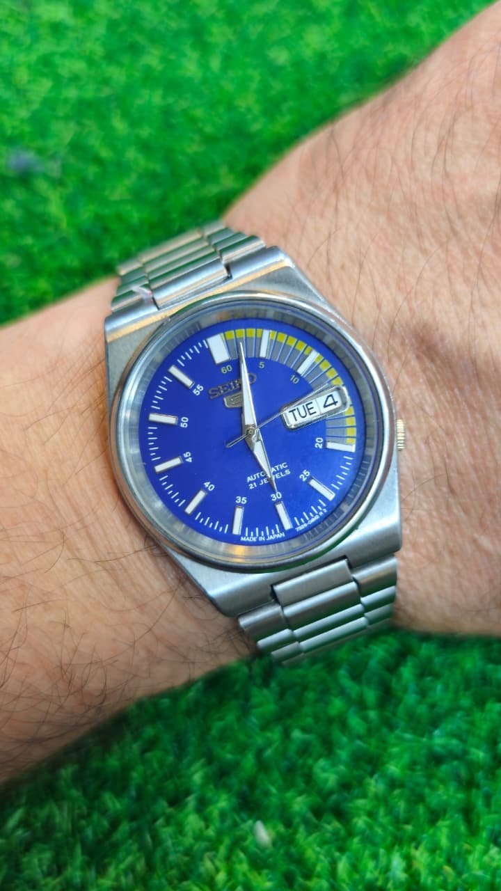 WhatsApp Image 2026-04-16 at 4.44.23 PM (1) Vintage Seiko 5 Automatic 7s26 caliber 21-jewels Blue Racer Dial Japan made Men’s watch (Used) - Image 2