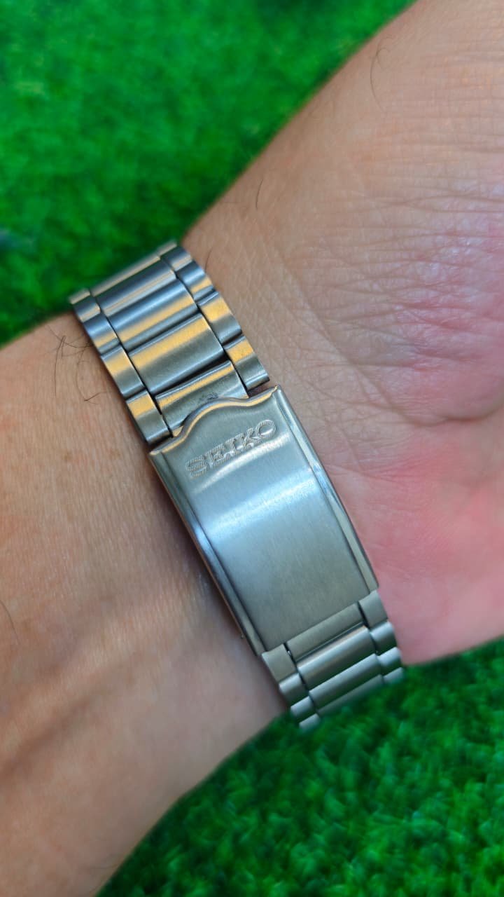 WhatsApp Image 2026-04-16 at 4.44.23 PM (2) Vintage Seiko 5 Automatic 7s26 caliber 21-jewels Blue Racer Dial Japan made Men’s watch (Used) - Image 3