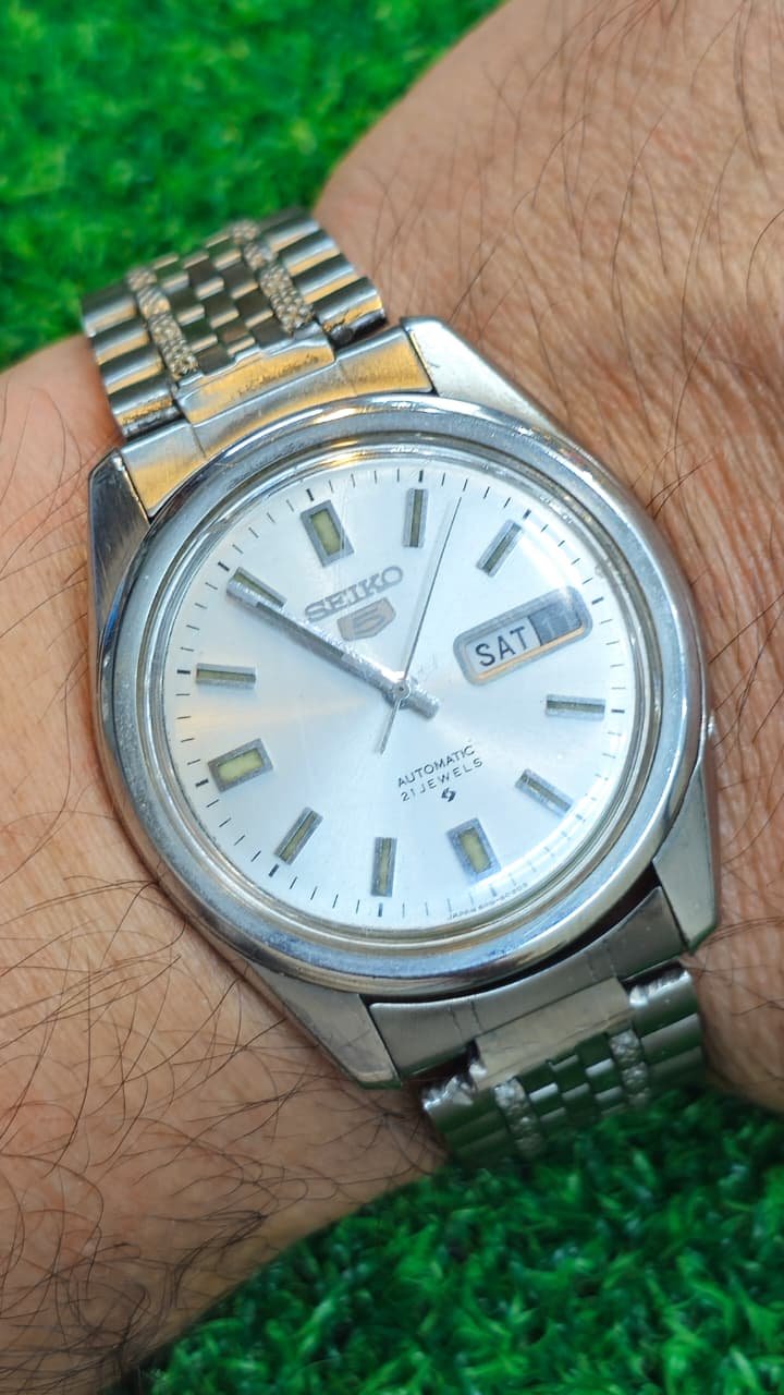 WhatsApp Image 2026-04-16 at 4.46.32 PM (1) Vintage Seiko 5 Automatic 6119 caliber 21-jewels Silver Dial Japan made Men’s watch (Used) - Image 2