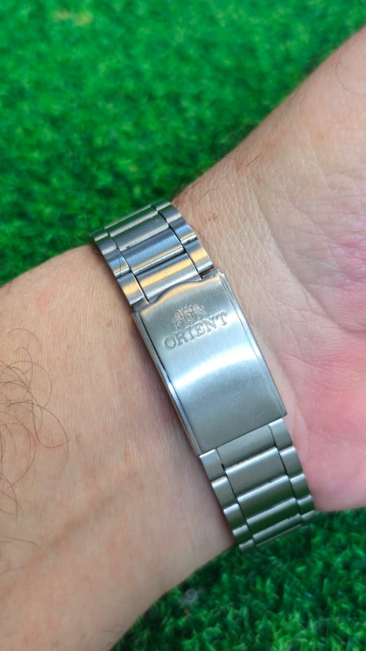 WhatsApp Image 2026-04-16 at 4.49.33 PM (2) Vintage Orient Crystal Automatic 21-jewels Radium Dial Japan made Men’s watch (Used) - Image 3