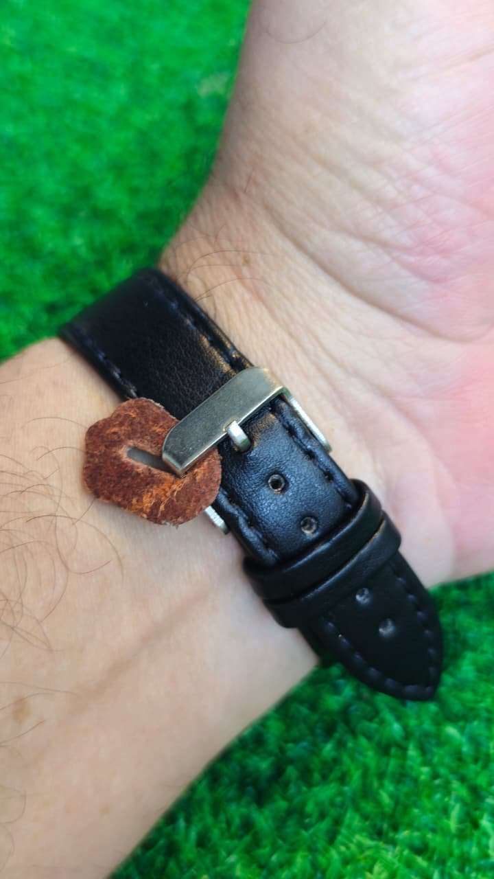 WhatsApp Image 2026-04-16 at 4.53.04 PM (2) Vintage Orient Automatic 21-jewels Black Dial 50M Japan made Menโs watch (Used) - Image 3