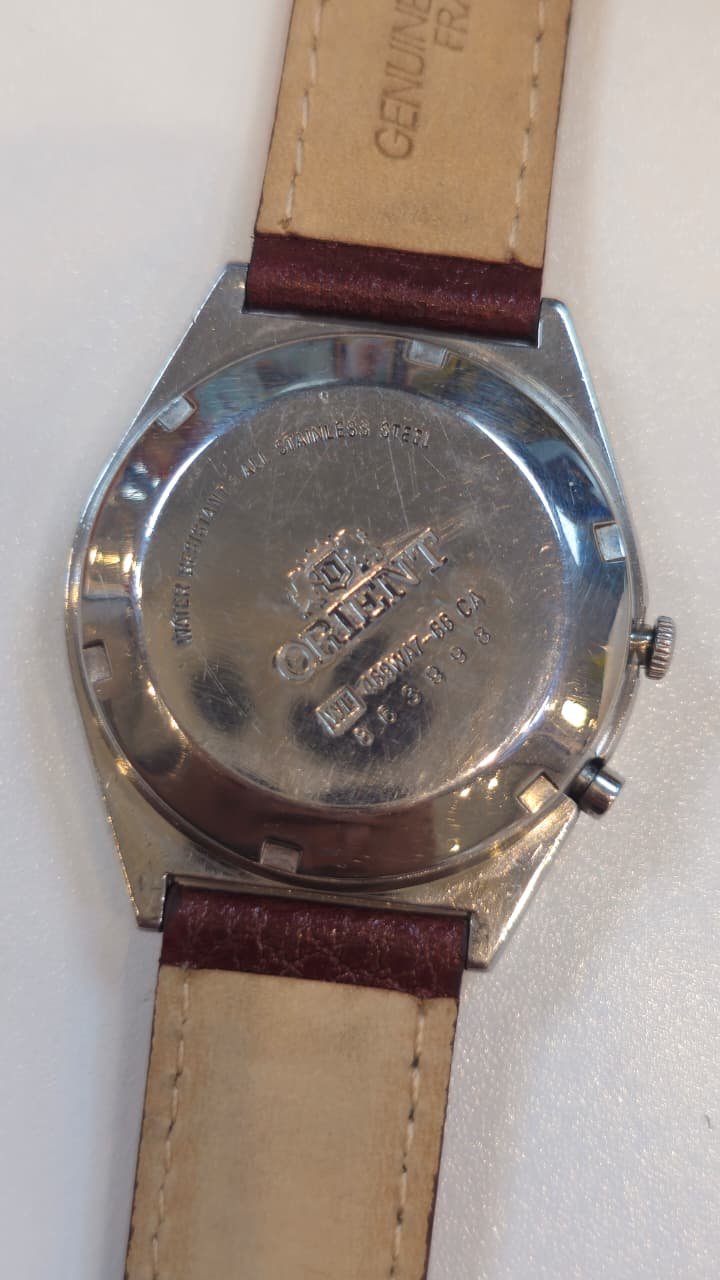 WhatsApp Image 2026-05-22 at 6.01.57 PM (1) Vintage Orient Automatic 25-jewels Day-Date Japan made Men’s watch (Used) - Image 4