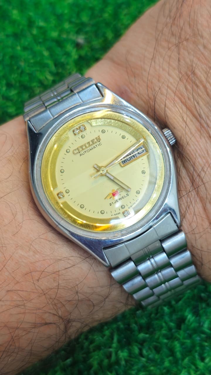 WhatsApp Image 2026-06-08 at 5.38.42 PM Vintage 1980s Citizen Automatic 8200 caliber 21-jewels Round Dial Japan made Menβs watch (Used) - Image 2