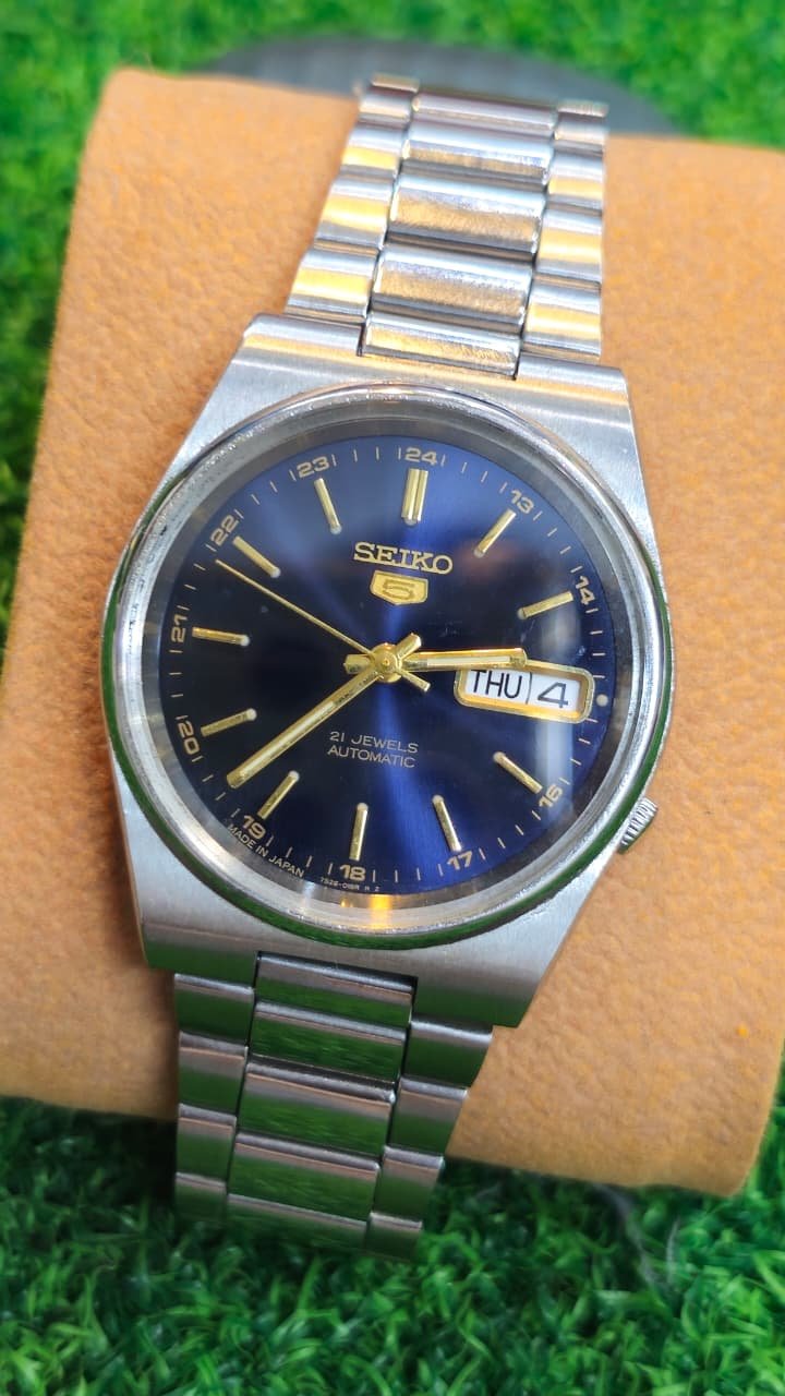 WhatsApp Image 2026-06-09 at 12.18.24 PM Vintage Seiko 5 Automatic 7s26 caliber 21-jewels japan made Men's watch (Used) - Image 1