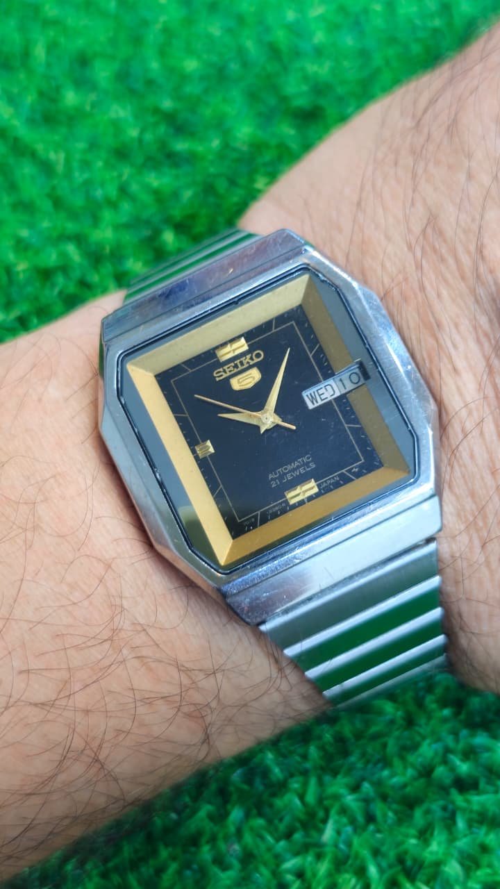WhatsApp Image 2026-06-10 at 4.41.15 PM (1) ๐บ The "TV Case" Maverick: 1970s Seiko 5 Automatic (Caliber 7019) 21-Jewels Japan made Men's watch (Used) - Image 2