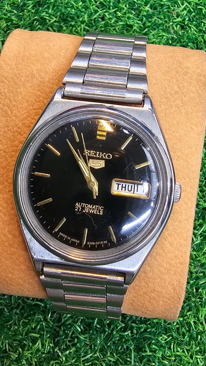 WhatsApp Image 2026-06-12 at 2.04.46 PM 🖤 THE JDM CLASSIC: Vintage Seiko 5 Automatic (Caliber 6309) 21-Jewels Japan made Men's watch (Used) - Image 1