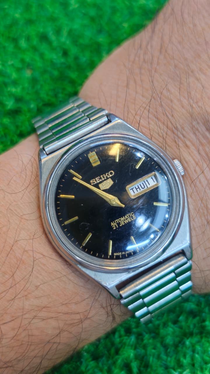 WhatsApp Image 2026-06-12 at 2.04.48 PM 🖤 THE JDM CLASSIC: Vintage Seiko 5 Automatic (Caliber 6309) 21-Jewels Japan made Men's watch (Used) - Image 2