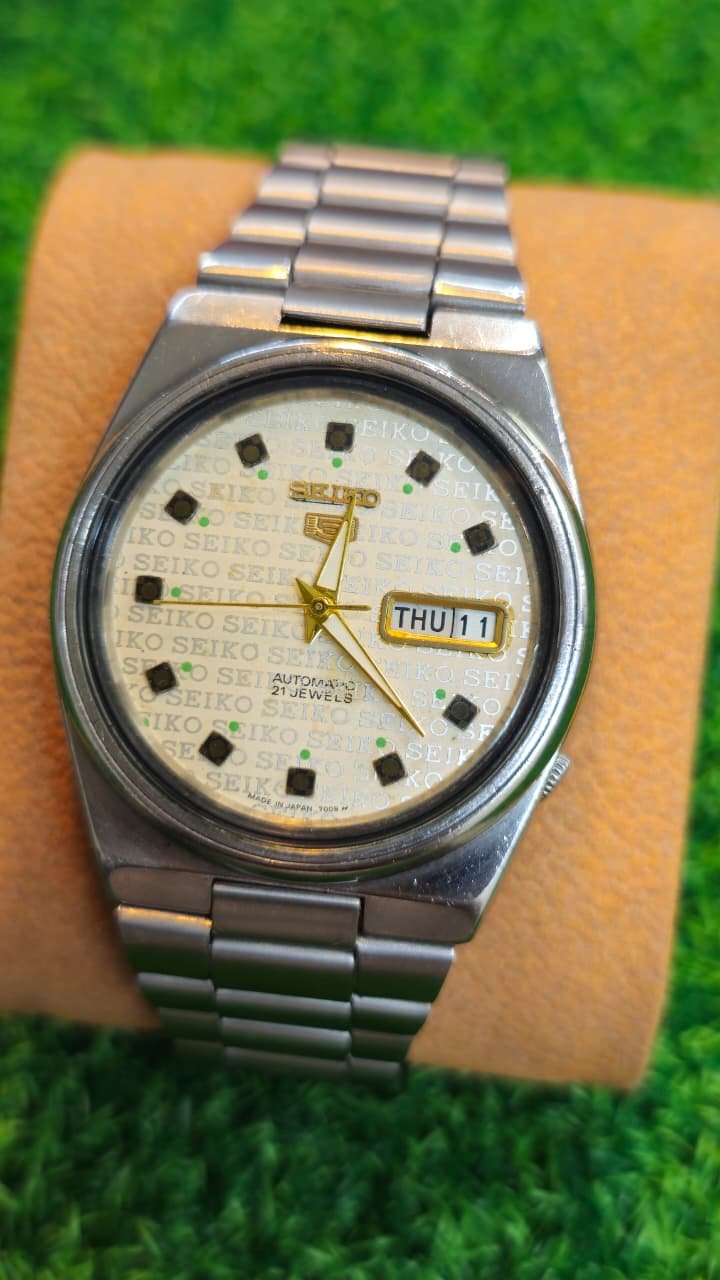 WhatsApp Image 2026-06-12 at 2.06.59 PM ⏳ The Dial That Speaks For Itself: Vintage Seiko 5 Automatic 6309 caliber 21-jewels japan made Men's watch (Used) - Image 1