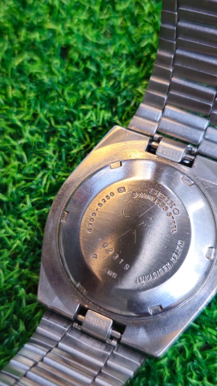 WhatsApp Image 2026-06-12 at 2.07.02 PM ⏳ The Dial That Speaks For Itself: Vintage Seiko 5 Automatic 6309 caliber 21-jewels japan made Men's watch (Used) - Image 4