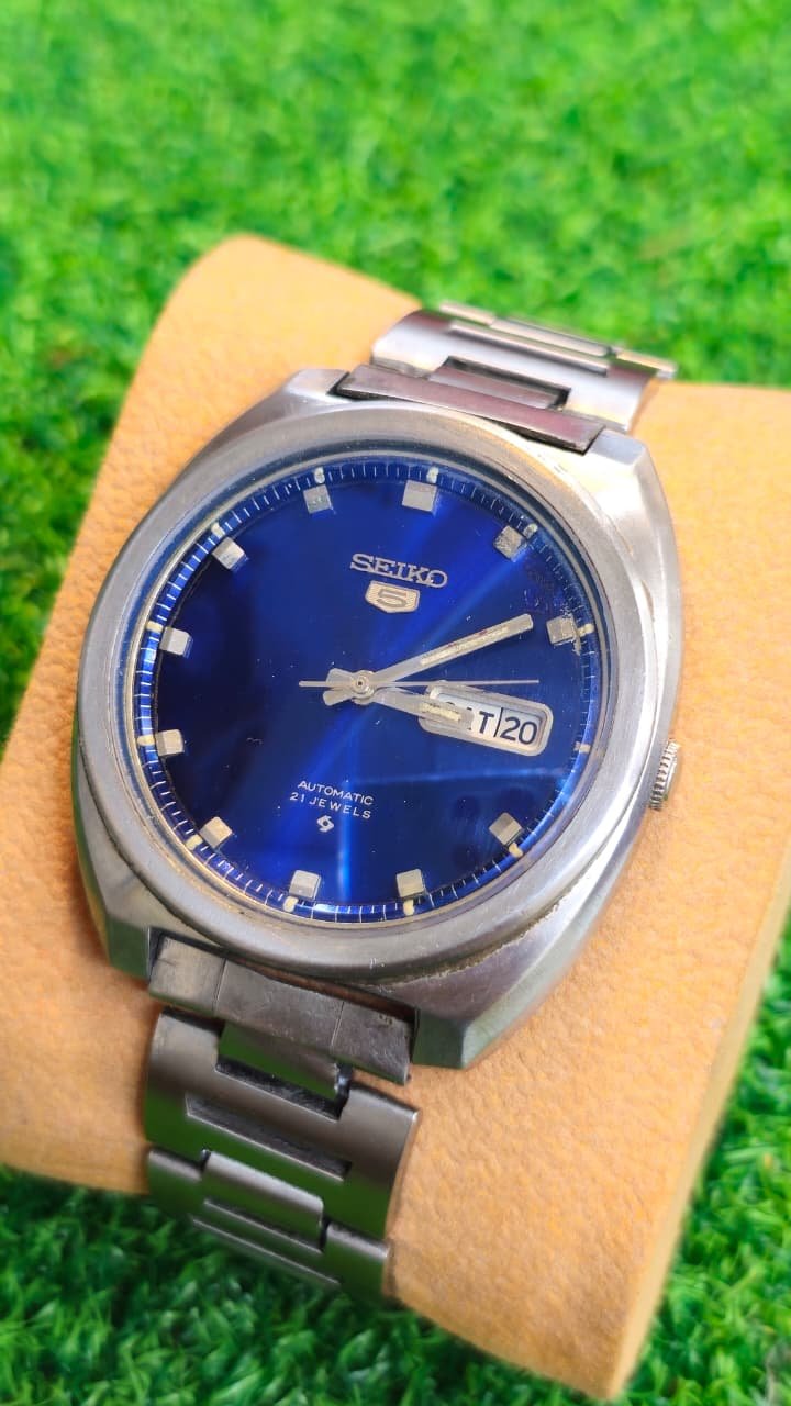 WhatsApp Image 2026-06-21 at 4.09.46 PM (1) A 1970s Classic: Vintage Seiko 5 Automatic (21 Jewels) – Electric Blue Dial 6319 caliber 21-jewels japan made Men's watch(Used) - Image 1