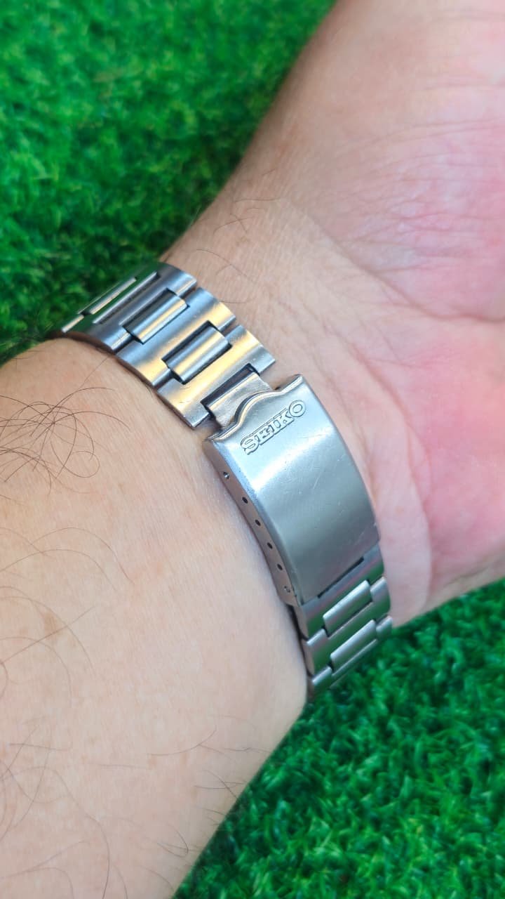WhatsApp Image 2026-06-21 at 4.09.51 PM (3) A 1970s Classic: Vintage Seiko 5 Automatic (21 Jewels) – Electric Blue Dial 6319 caliber 21-jewels japan made Men's watch(Used) - Image 3