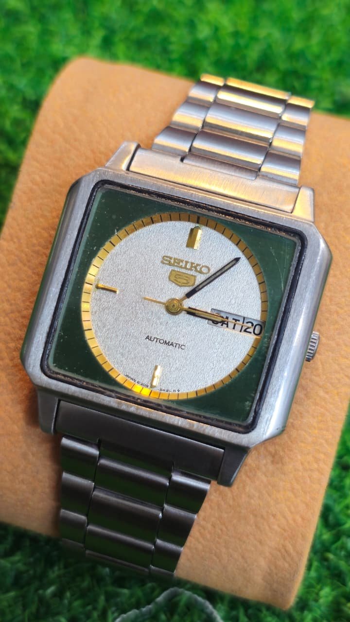 WhatsApp Image 2026-06-21 at 4.15.23 PM (2) 🟢 The Retro Geometric Statement: Vintage Seiko 5 "TV Screen" Automatic (Cal. 6309) 21-Jewels Japan made Men's watch (Used) - Image 1
