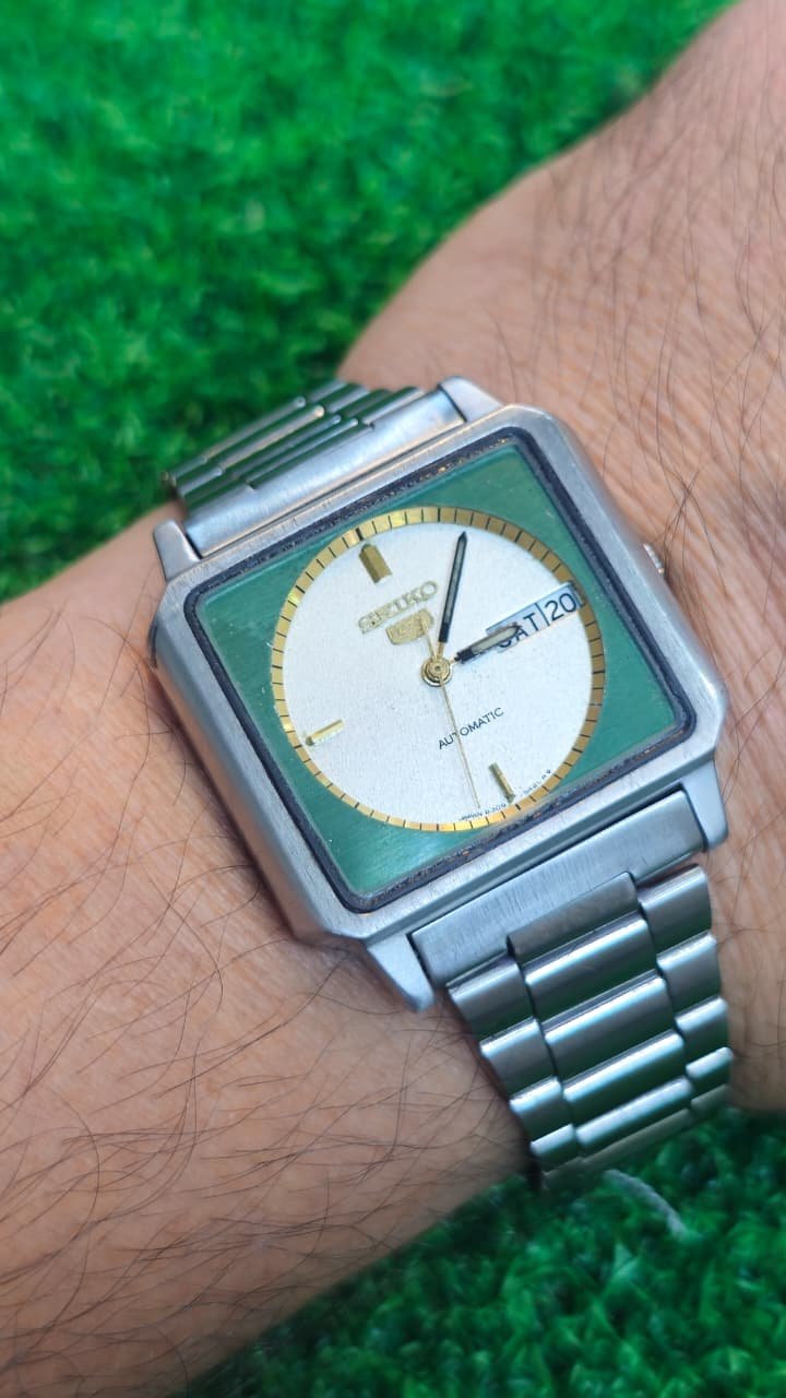WhatsApp Image 2026-06-21 at 4.15.28 PM (2) 🟢 The Retro Geometric Statement: Vintage Seiko 5 "TV Screen" Automatic (Cal. 6309) 21-Jewels Japan made Men's watch (Used) - Image 2
