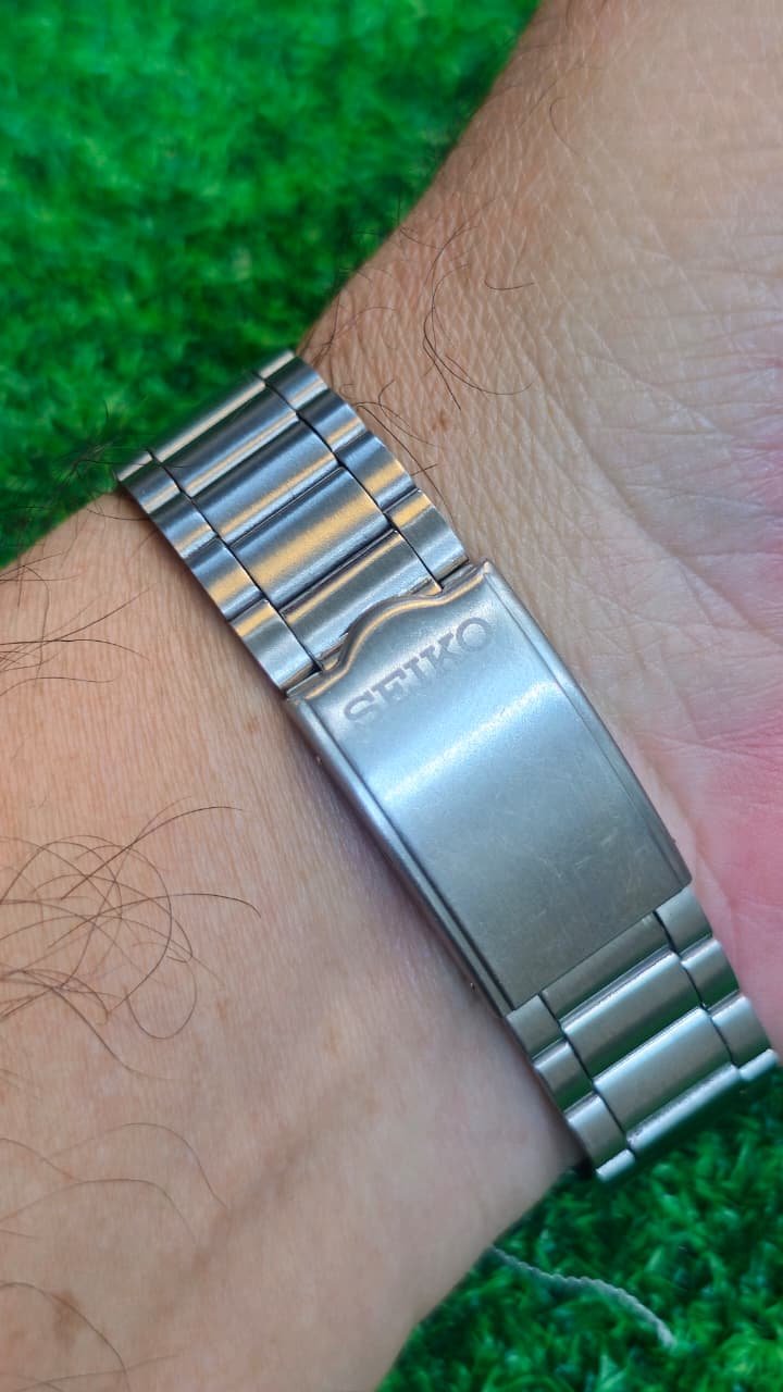WhatsApp Image 2026-06-21 at 4.15.28 PM (3) 🟢 The Retro Geometric Statement: Vintage Seiko 5 "TV Screen" Automatic (Cal. 6309) 21-Jewels Japan made Men's watch (Used) - Image 3