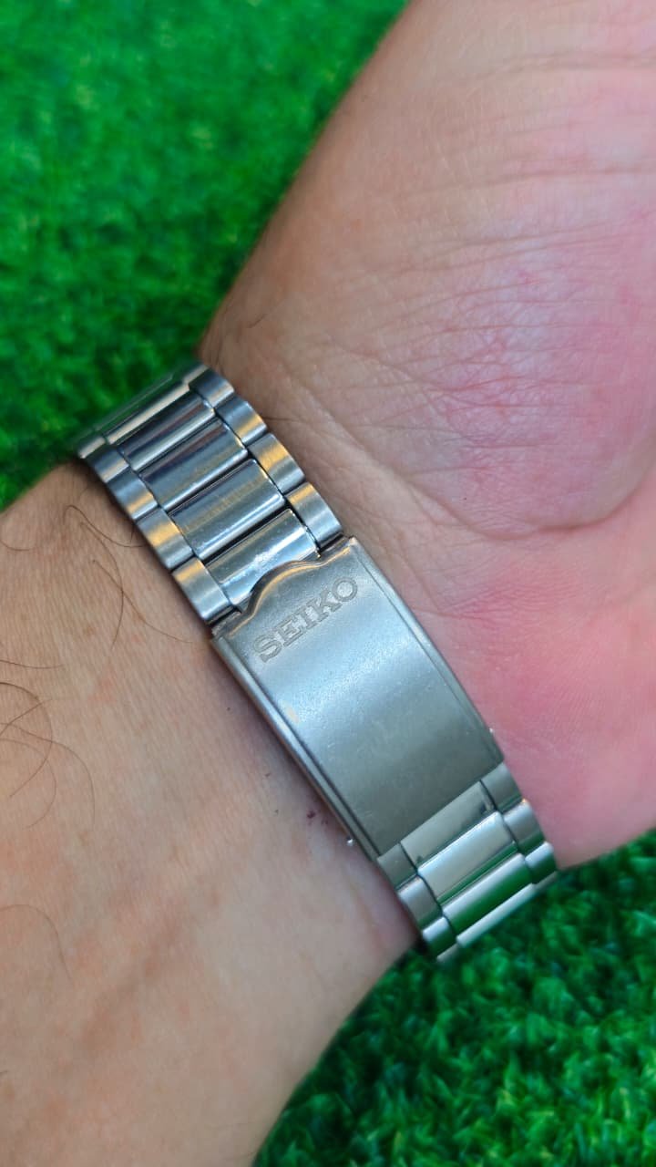 WhatsApp Image 2026-06-23 at 11.37.17 AM *⌚ Vintage Seiko 5 – Timeless Japanese Craftsmanship 🇯🇵* 7009 caliber 21-jewels Men's watch (Used) - Image 3